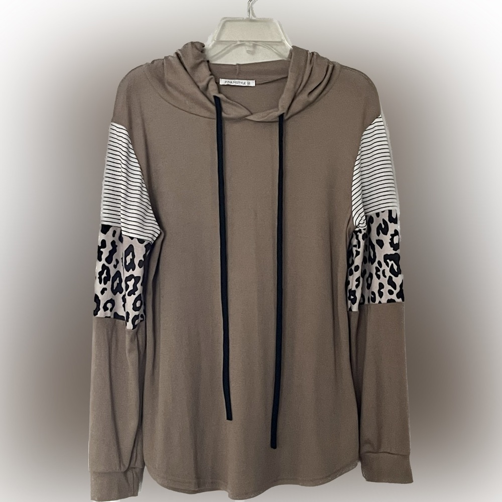 PINKMSTYLE Lightweight Tan Hoodie with Leopard and Black/White Striped Sleeves